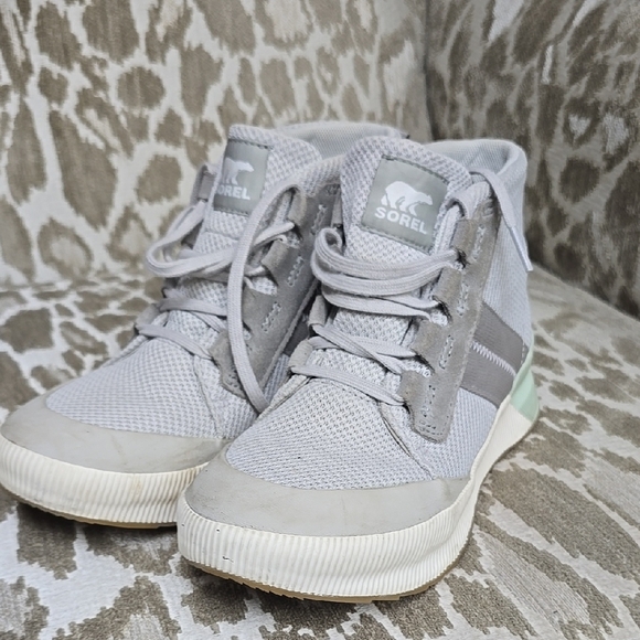 Sorel Gray Sneakers with Breathable Mesh and Cushioned Sole - Picture 12 of 16